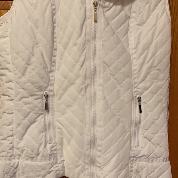 Ladies quilted vest NWOT - Picture 2 of 5